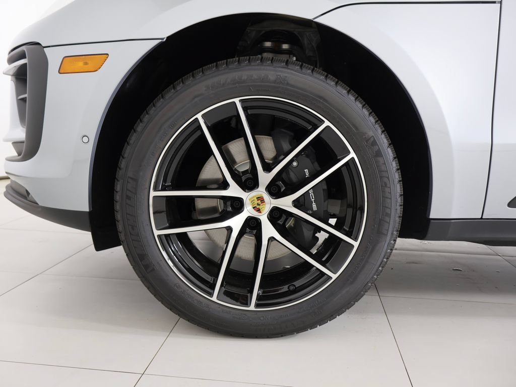 New 2026 Porsche Macan AWD/4WD image 23
