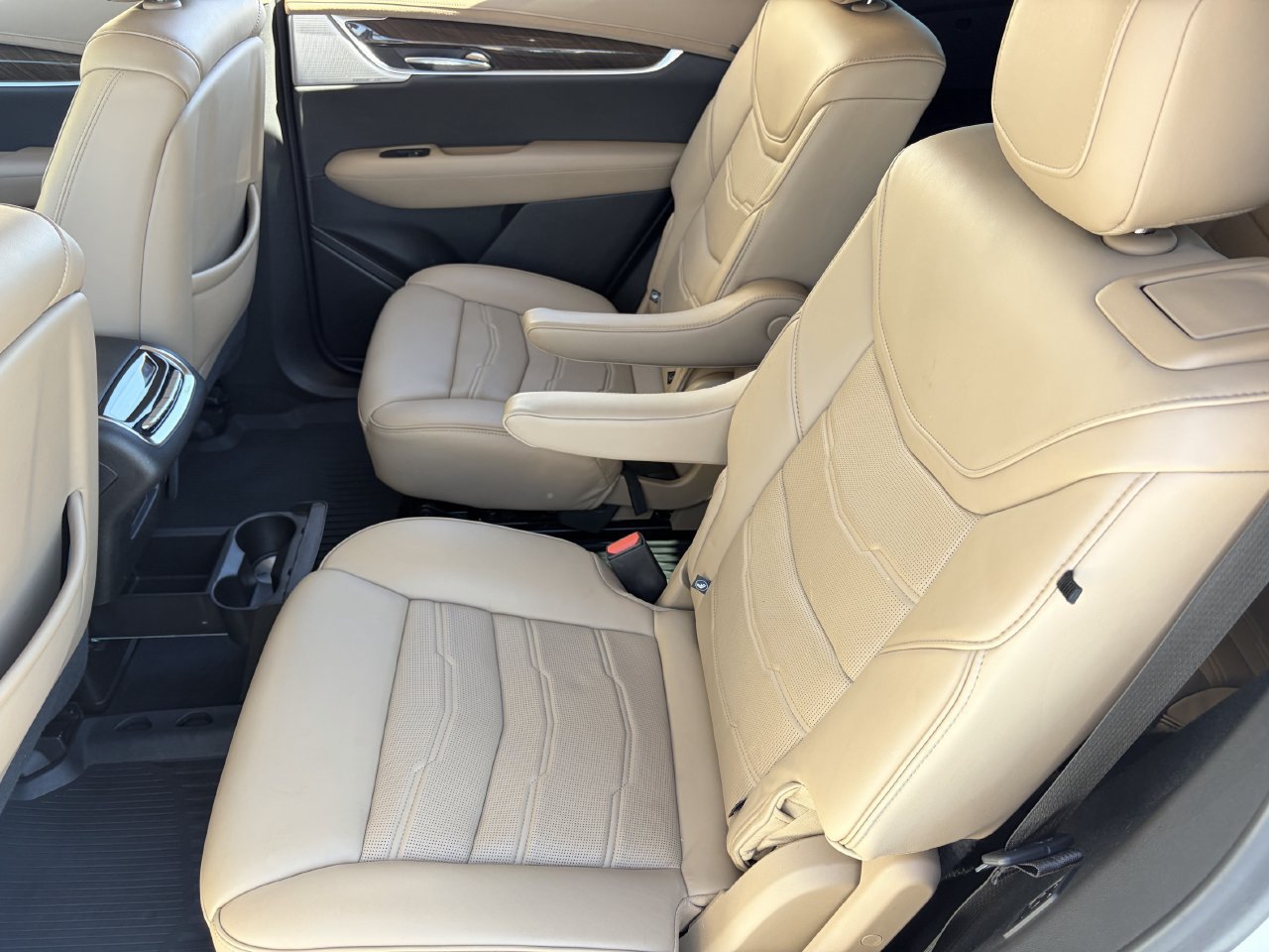 Used 2021 Cadillac XT6 Premium Luxury w/ Platinum Package AWD/4WD image 16