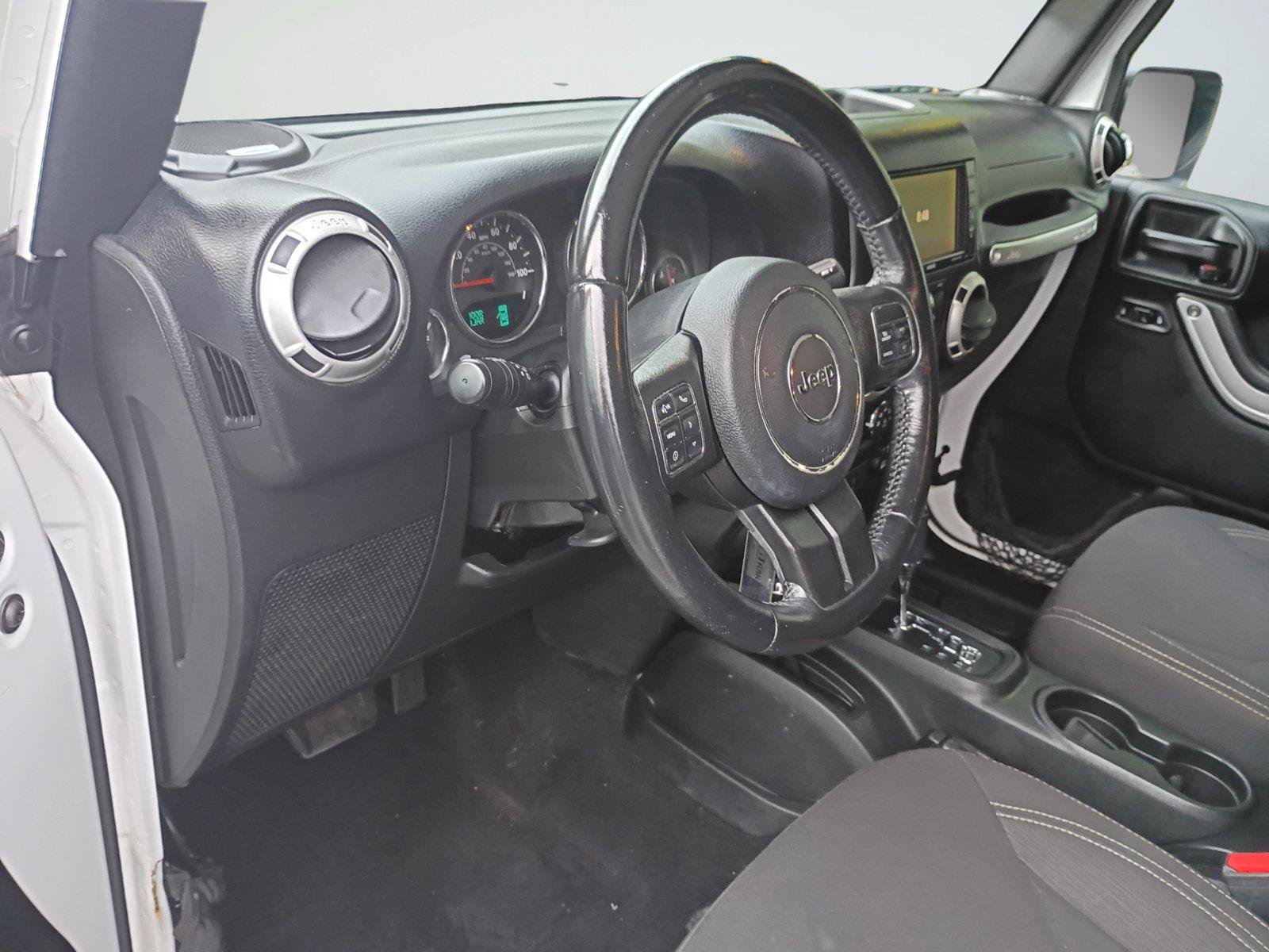 Used 2017 Jeep Wrangler Unlimited Sahara w/ Max Tow Package AWD/4WD image 10