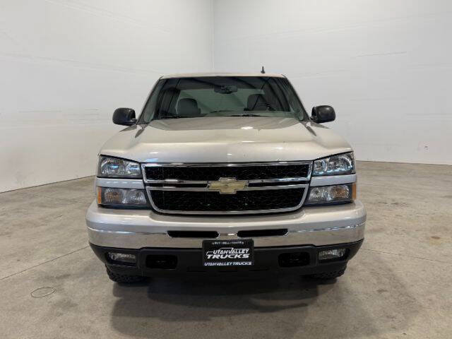 Used 2006 Chevrolet Silverado 1500 LT w/ Onstar Plus Package AWD/4WD image 3