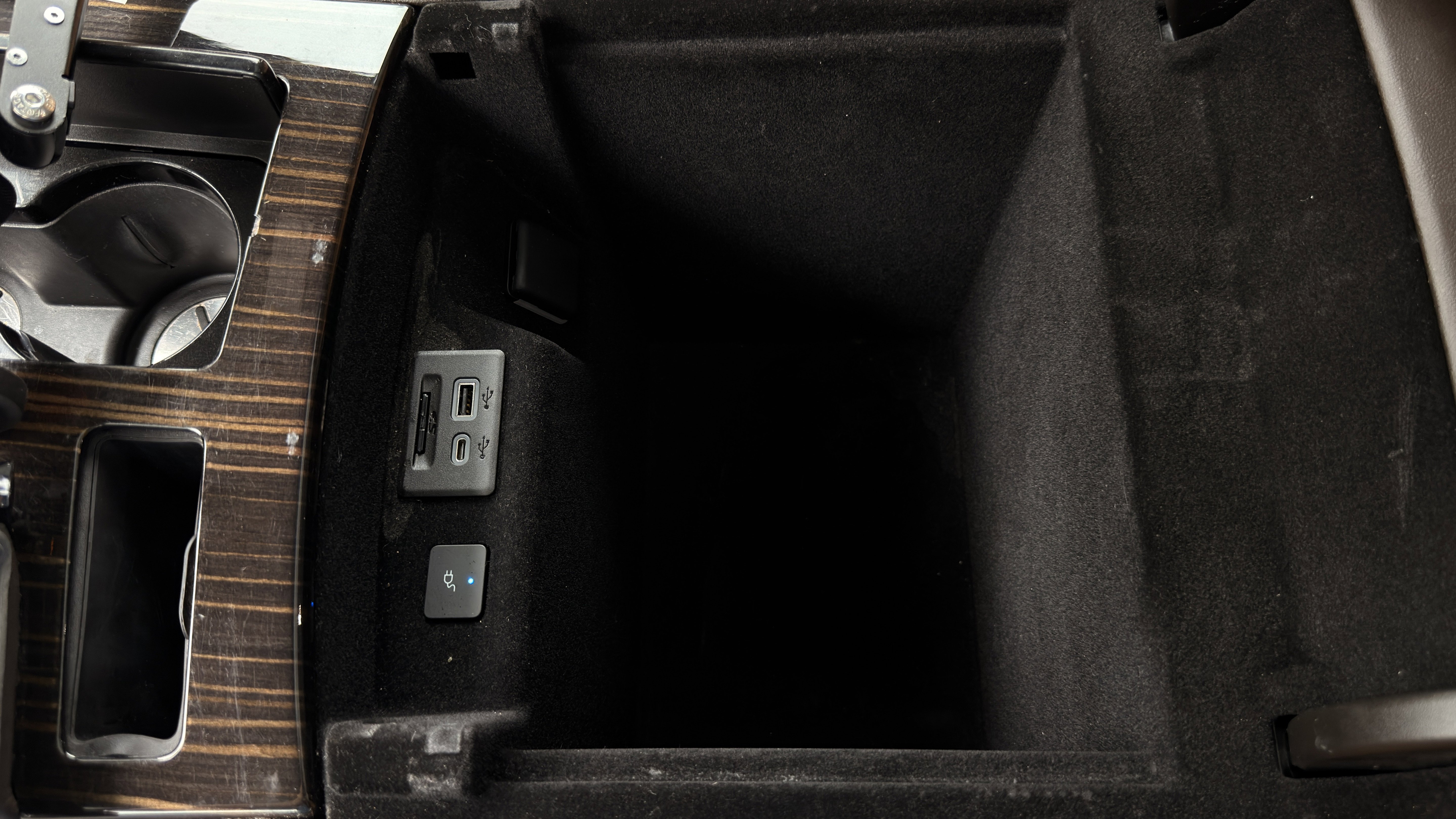 Used 2021 Cadillac Escalade ESV Premium Luxury image 78