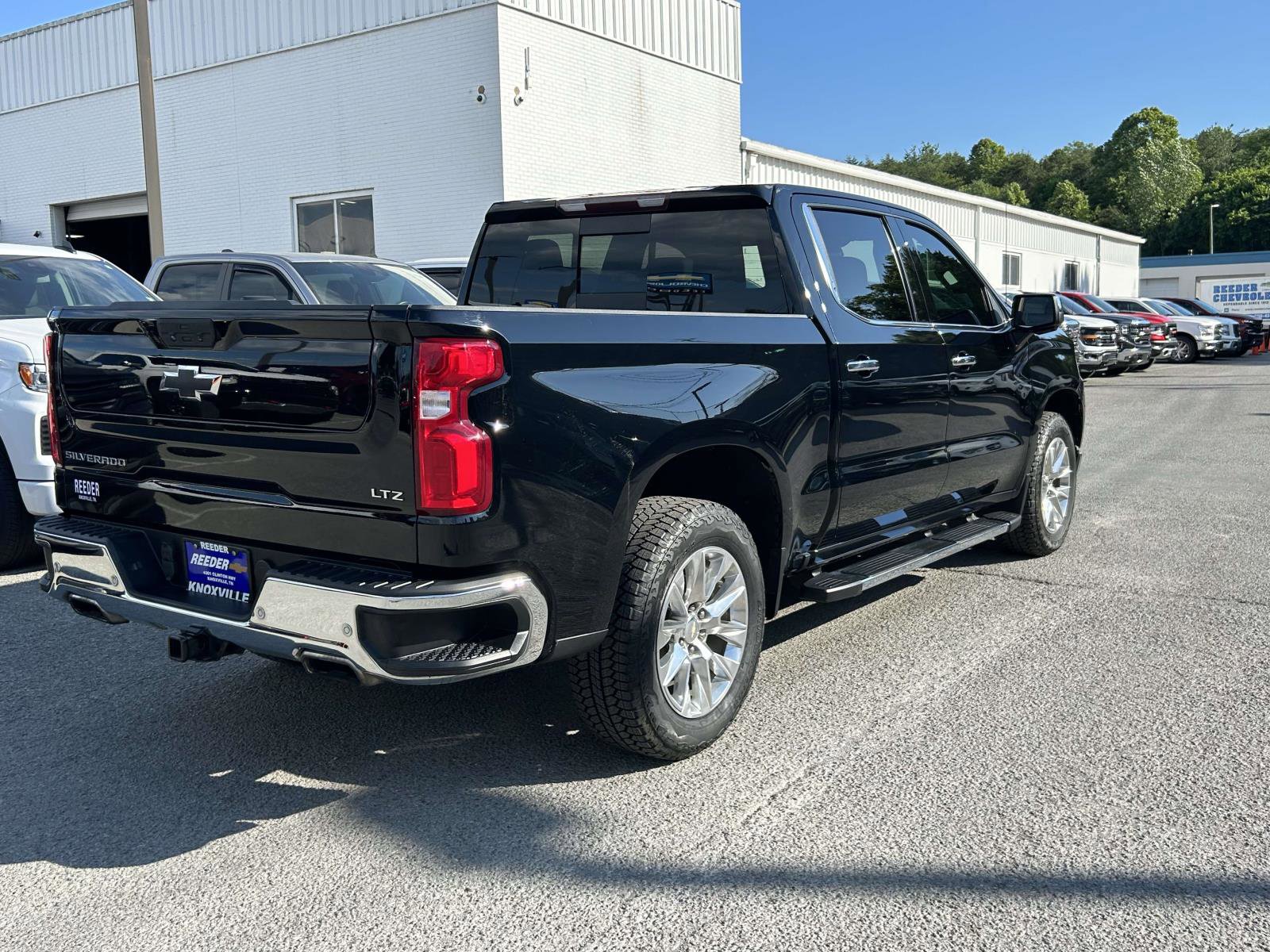 Used 2021 Chevrolet Silverado 1500 LTZ AWD/4WD image 3