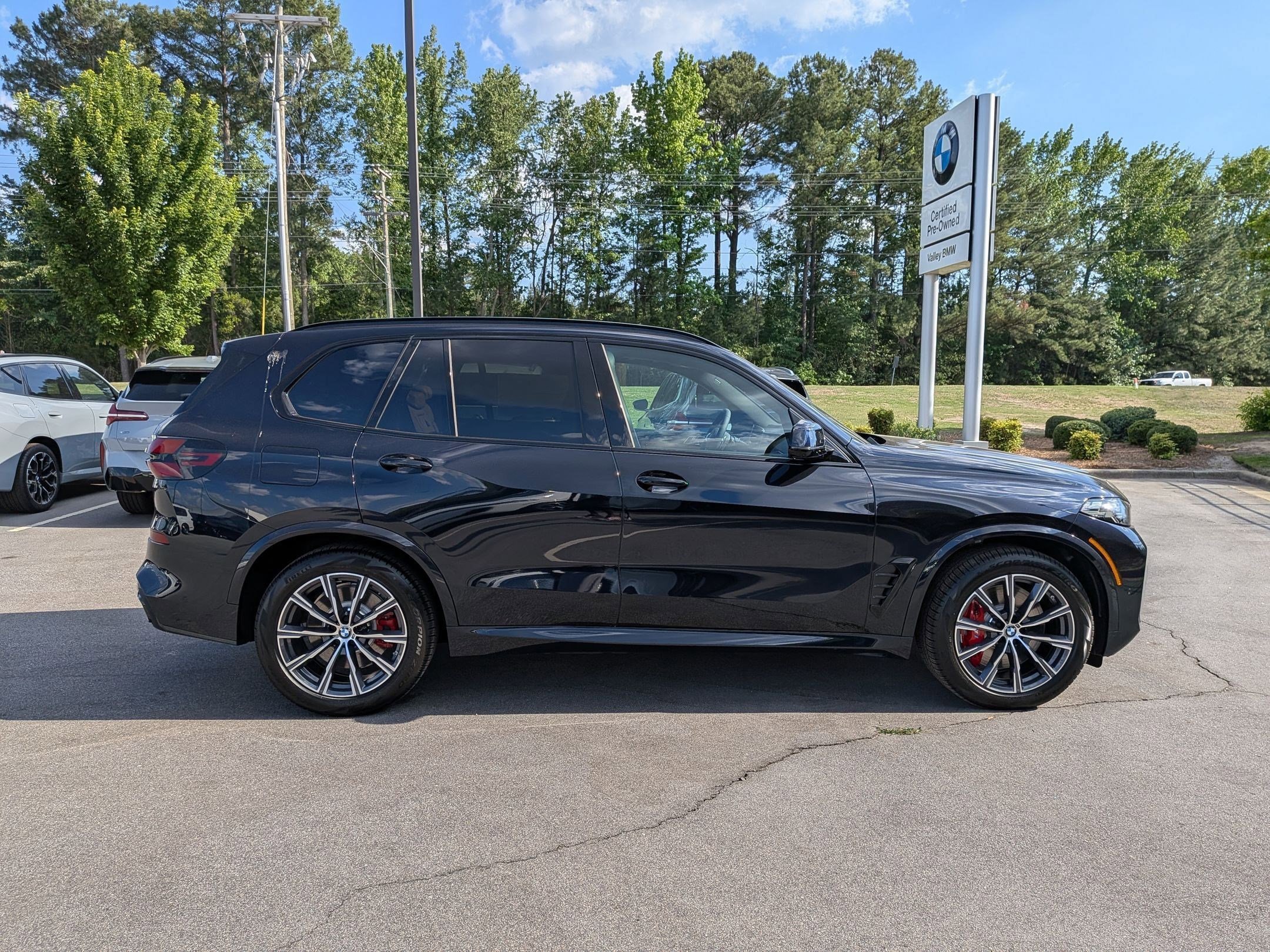 New 2026 BMW X5 xDrive50e w/ M Sport Package AWD/4WD image 2