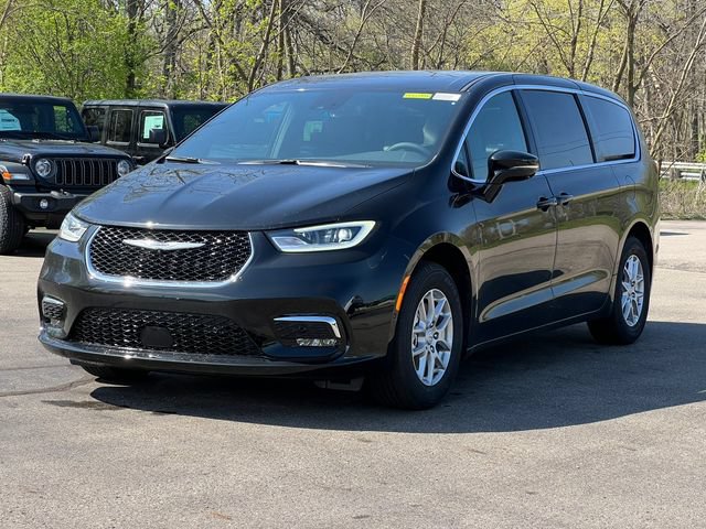 New 2026 Chrysler Pacifica Select FWD image 44