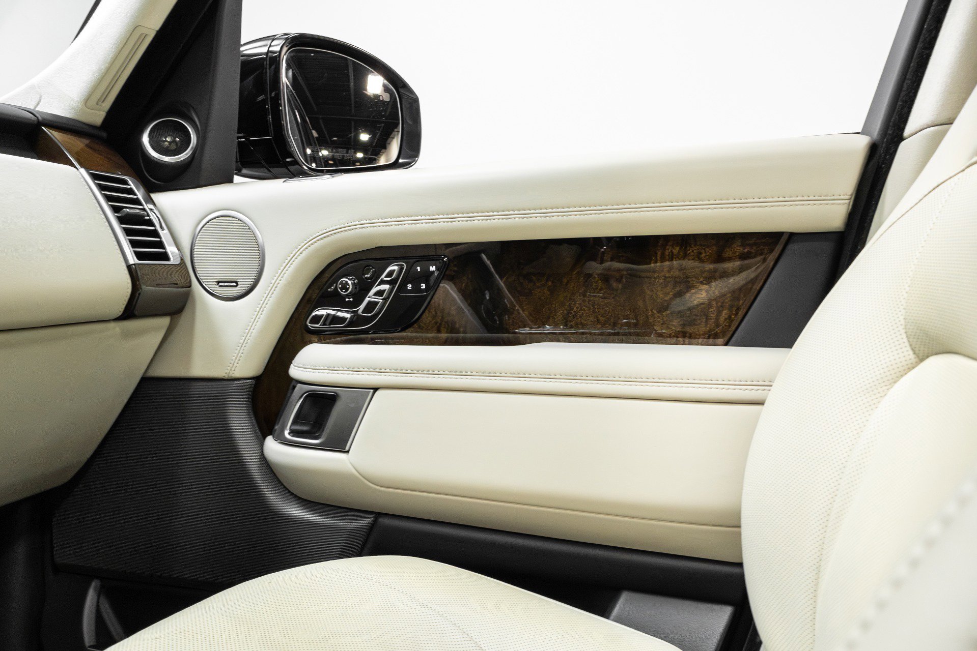 Used 2019 Land Rover Range Rover Long Wheelbase Autobiography image 12