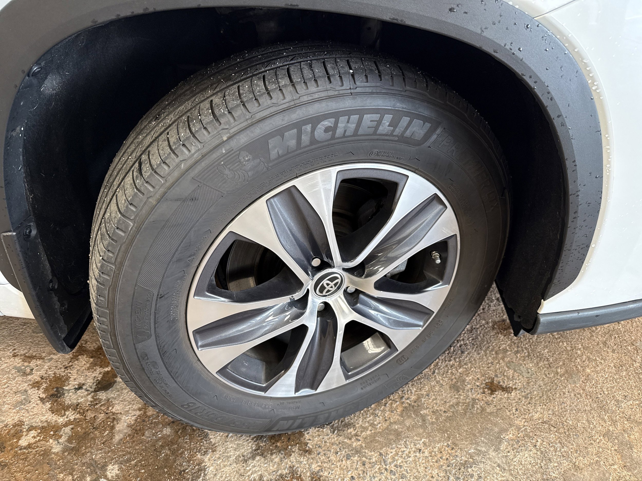 Used 2022 Toyota Highlander XLE image 12