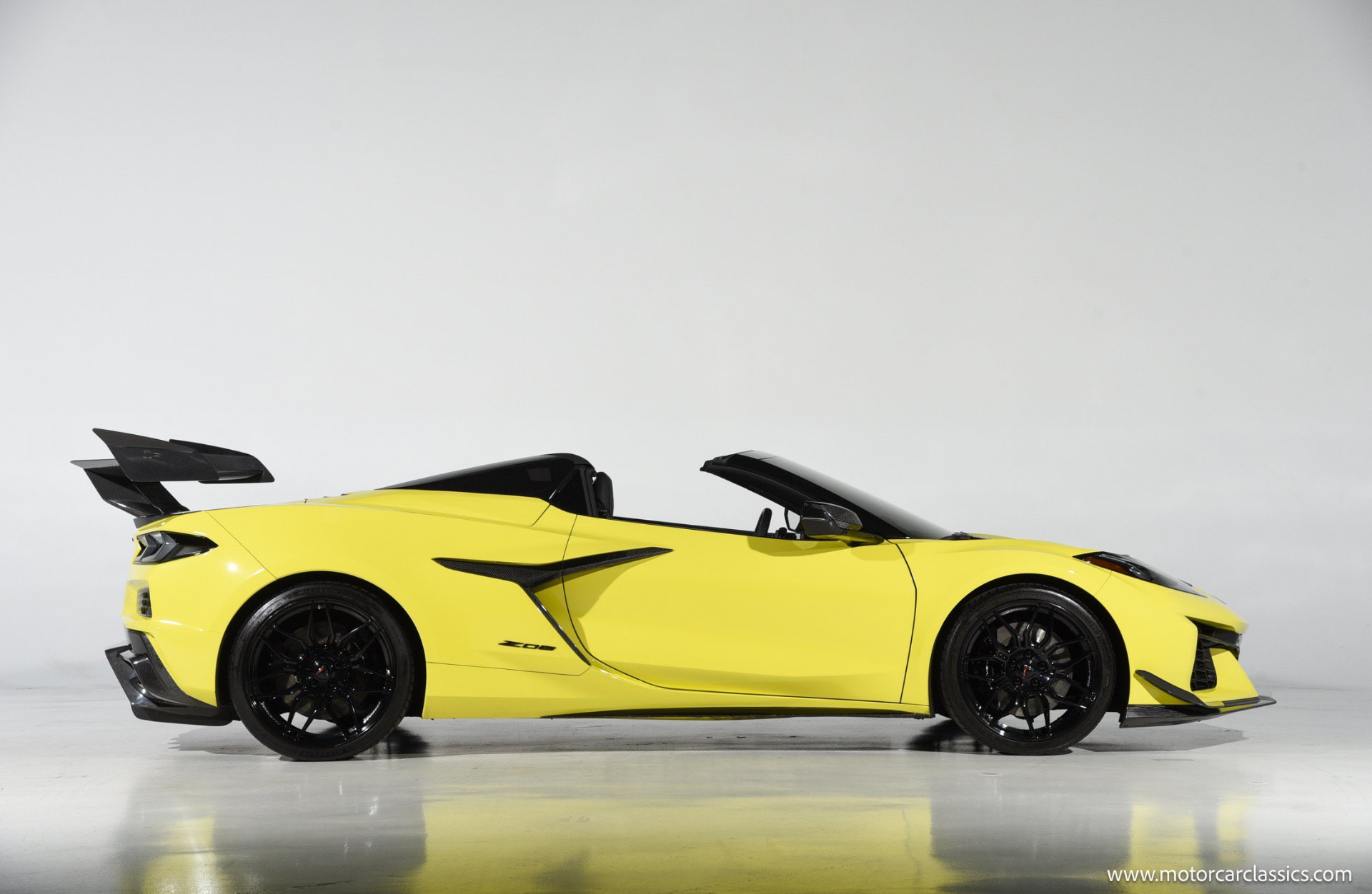 Used 2024 Chevrolet Corvette Z06 RWD image 15