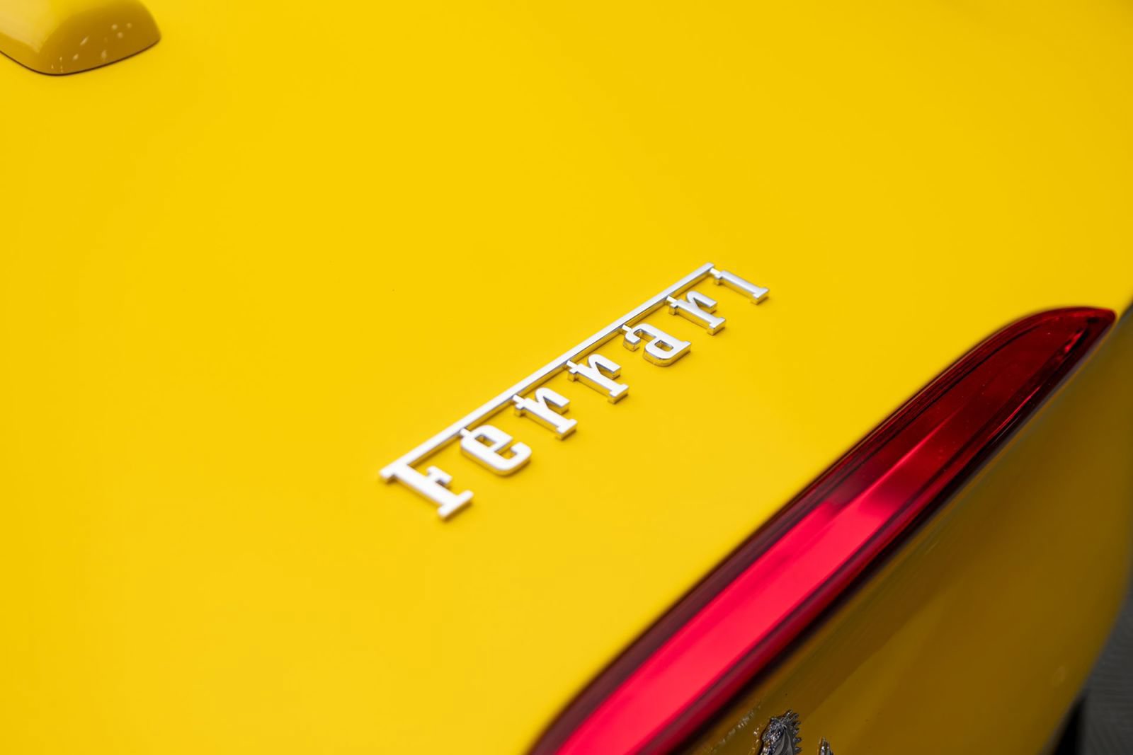Used 2019 Ferrari Portofino RWD image 40