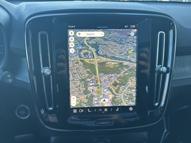 Certified 2025 Volvo XC40 B5 Plus AWD/4WD image 22