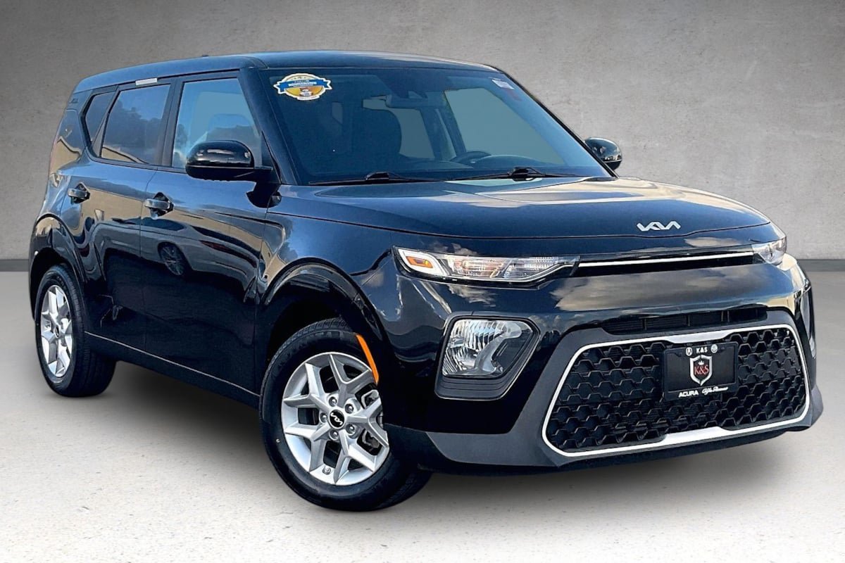 Used 2022 Kia Soul LX w/ Technology Package FWD image 2