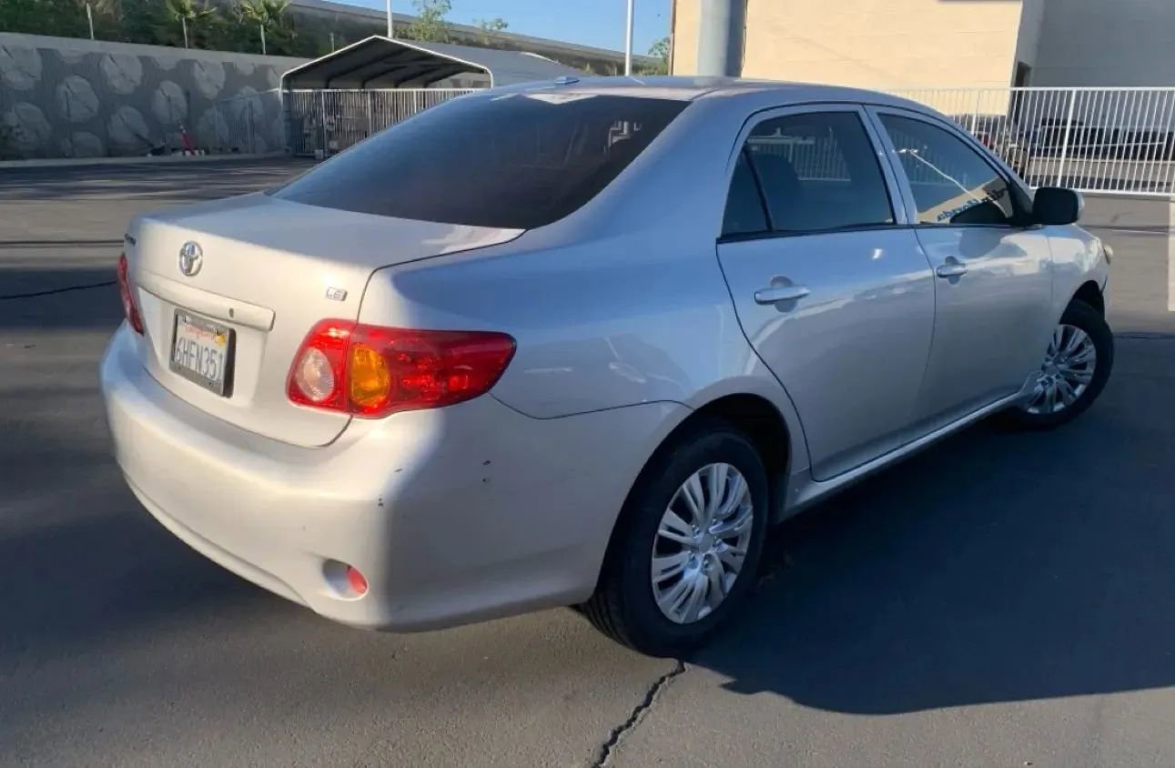 Used 2010 Toyota Corolla LE image 5