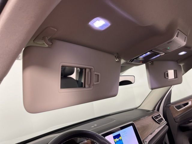 Used 2025 Volkswagen Atlas SE image 33