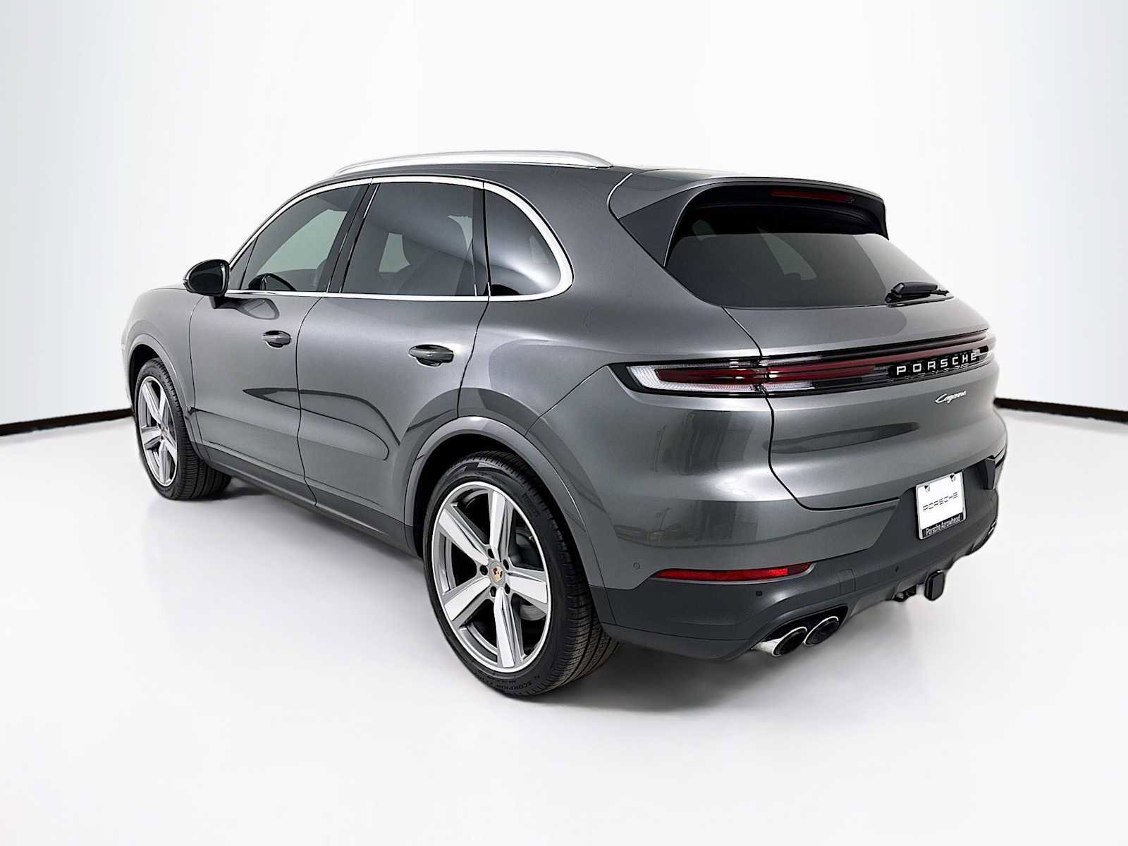 Certified 2025 Porsche Cayenne image 3