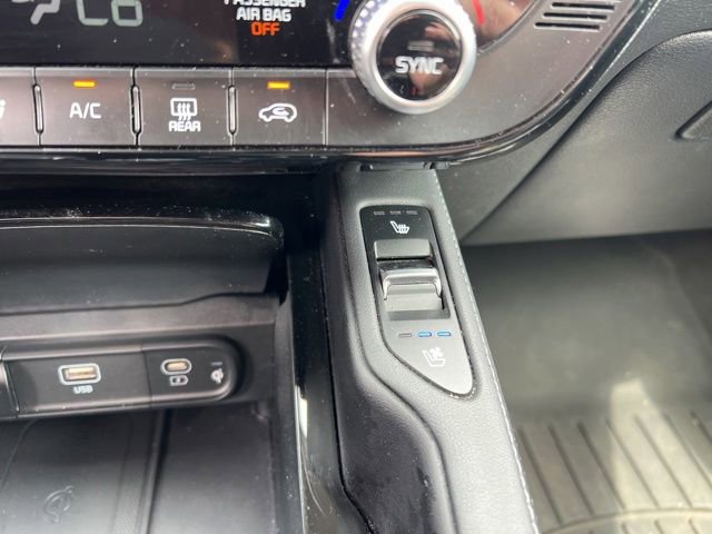 Used 2024 Kia Telluride EX w/ EX Captain's Chair Package AWD/4WD image 24