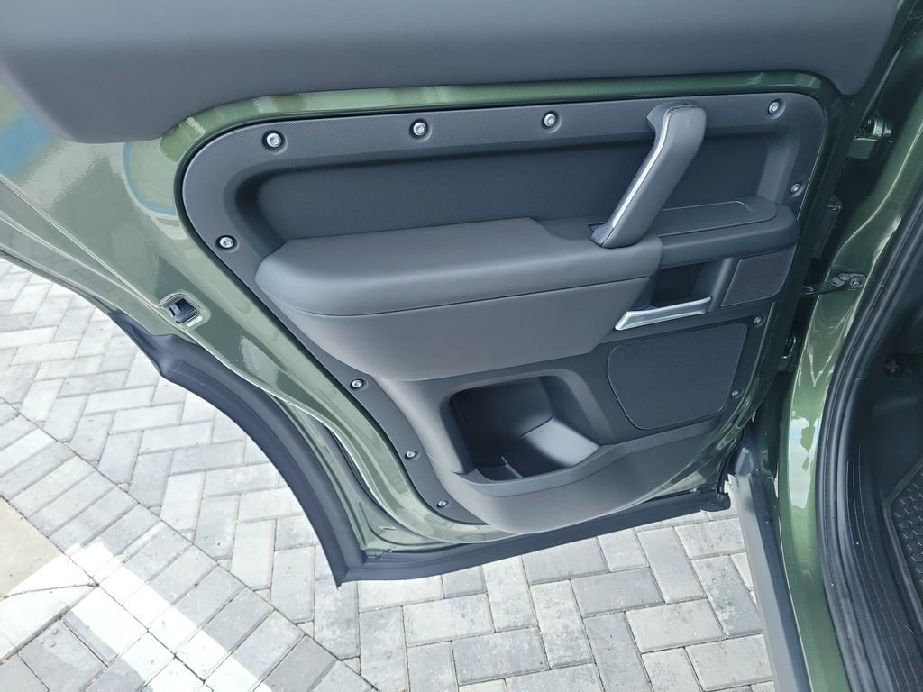 New 2026 Land Rover Defender 110 X-Dynamic SE image 21
