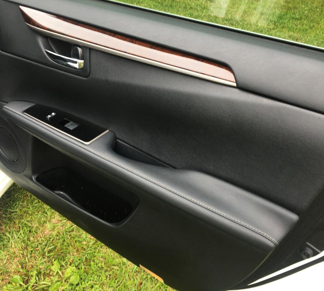 Used 2016 Lexus ES 350 w/ Luxury Package w/Wood Trim FWD image 15