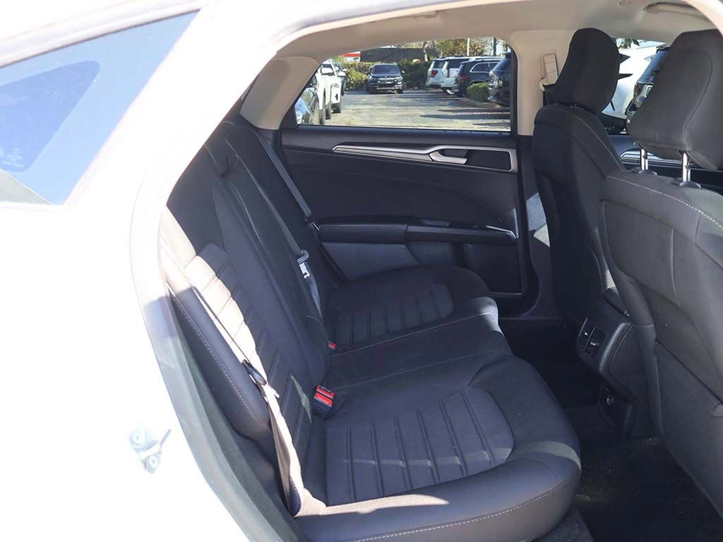 Used 2020 Ford Fusion SE image 36