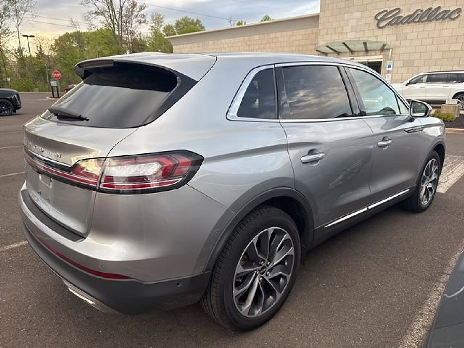 Used 2022 Lincoln Nautilus Reserve w/ Equipment Group 201A AWD/4WD image 2