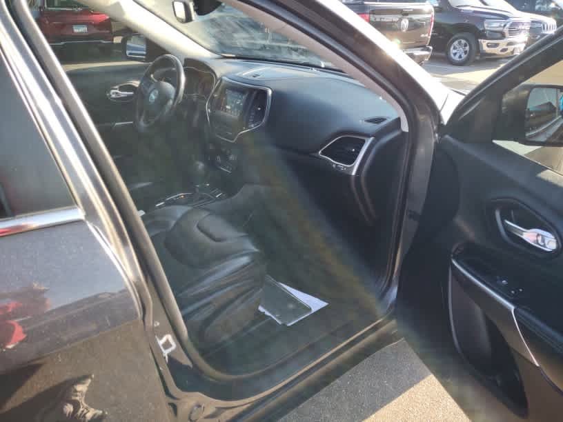 Used 2019 Jeep Cherokee Latitude Plus w/ Comfort/Convenience Group image 4