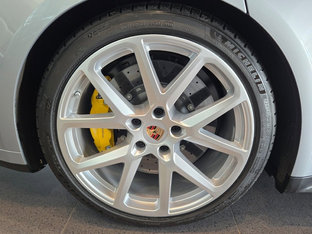 Certified 2025 Porsche Panamera GTS image 28
