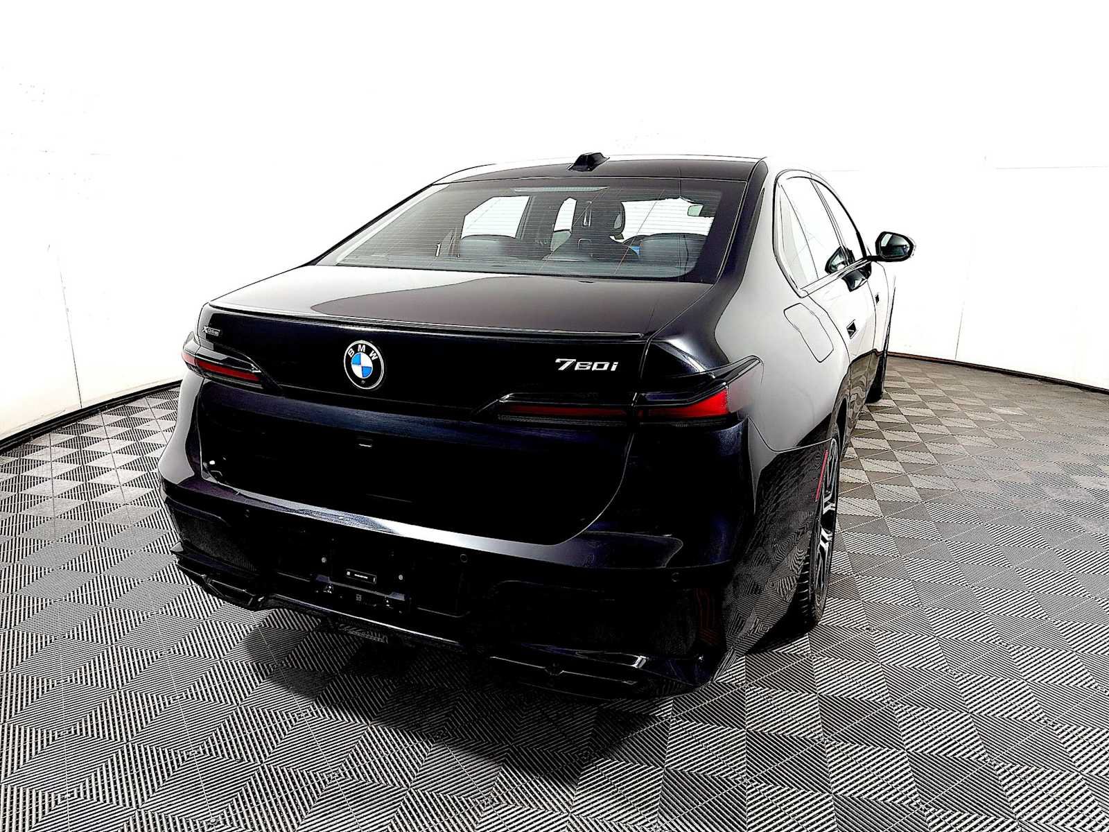 Used 2025 BMW 760i xDrive w/ Executive Package AWD/4WD image 6