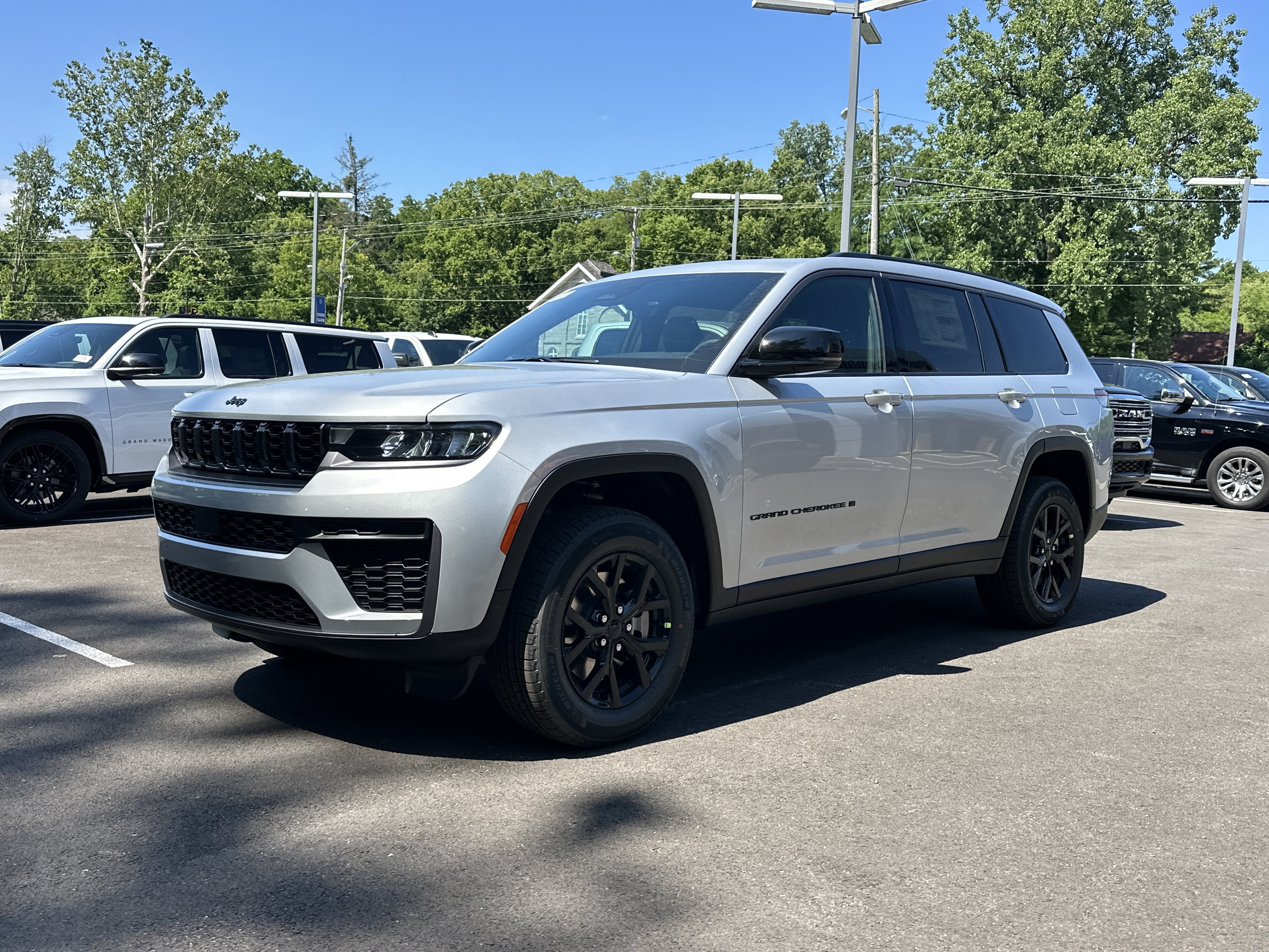 New 2026 Jeep Grand Cherokee L 4WD image 23