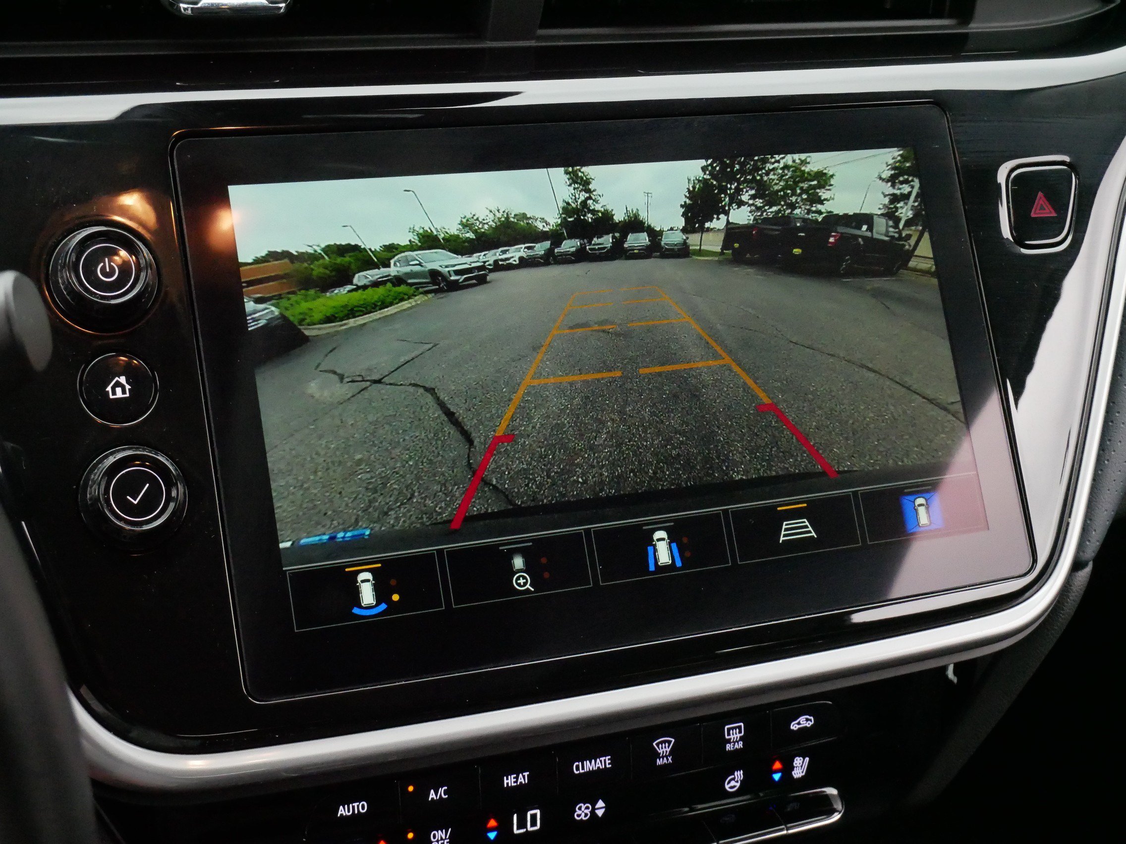 Used 2023 Chevrolet Bolt EUV Premier w/ Sun & Sound Package FWD image 33