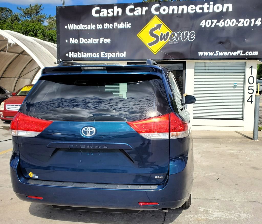 Used 2012 Toyota Sienna XLE FWD image 11