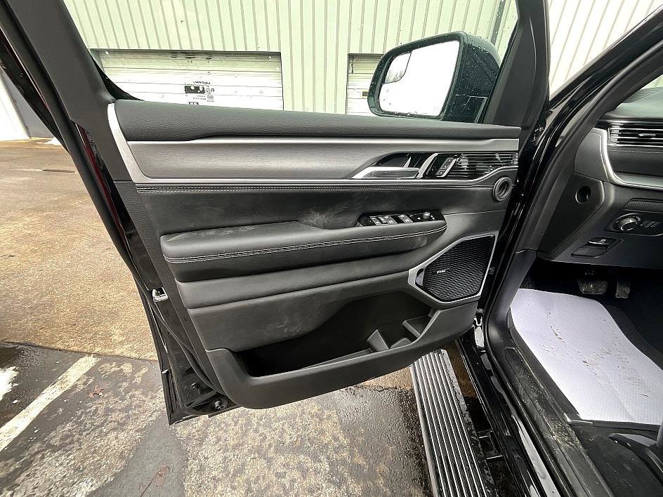 New 2026 Jeep Grand Wagoneer Limited AWD/4WD image 13