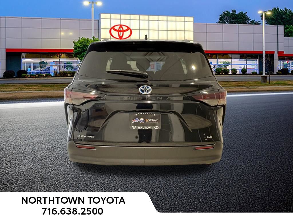 Used 2025 Toyota Sienna LE w/ LE Plus Package image 13