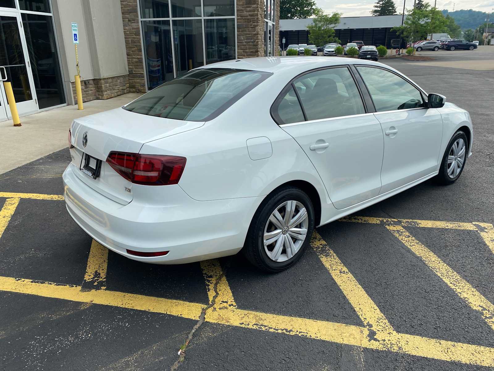 Used 2017 Volkswagen Jetta S FWD image 4