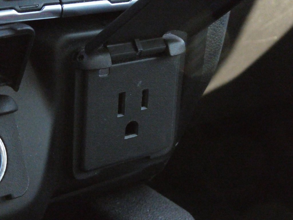 Used 2020 GMC Sierra 1500 SLT w/ SLT Premium Plus Package image 18