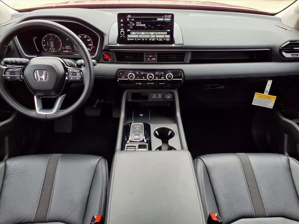 Used 2025 Honda Pilot Touring image 9