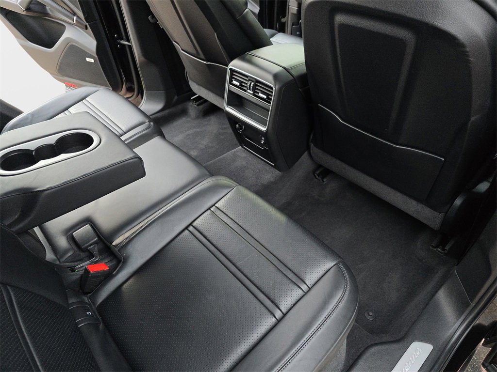 Used 2022 Porsche Cayenne image 13