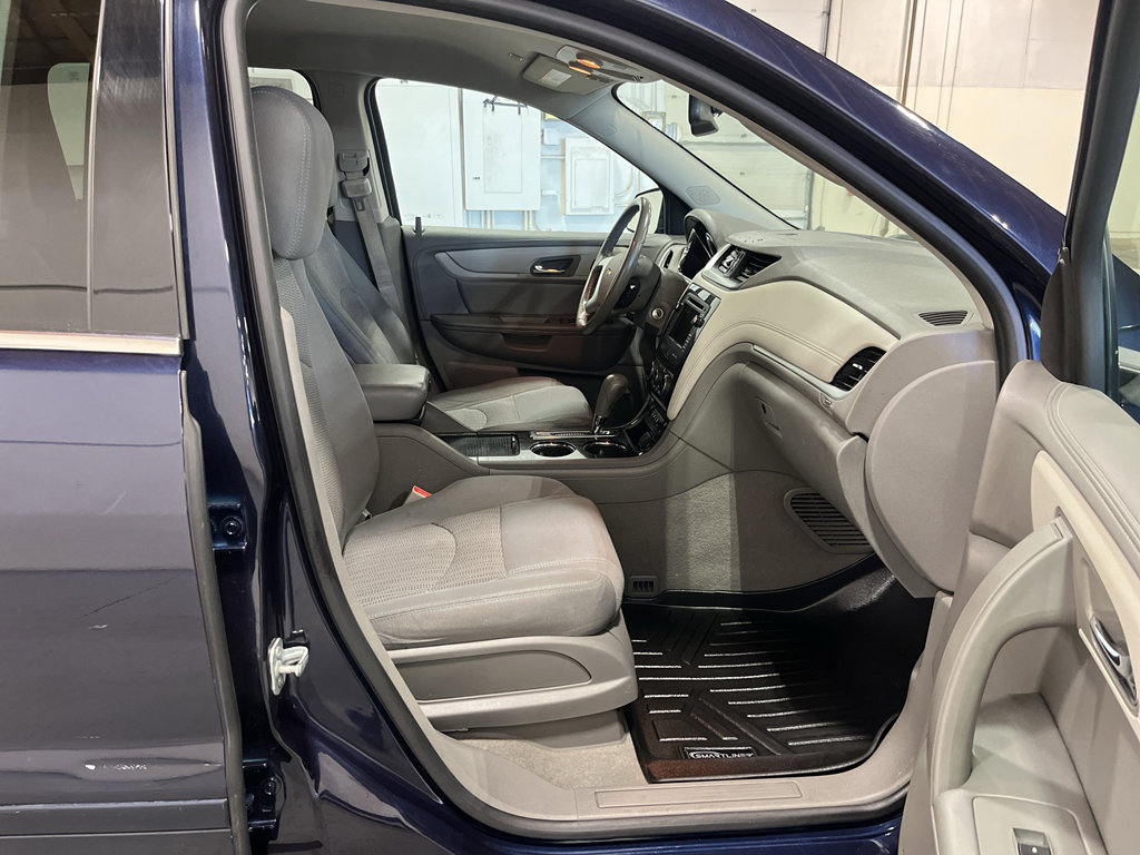 Used 2017 Chevrolet Traverse LT AWD/4WD image 32