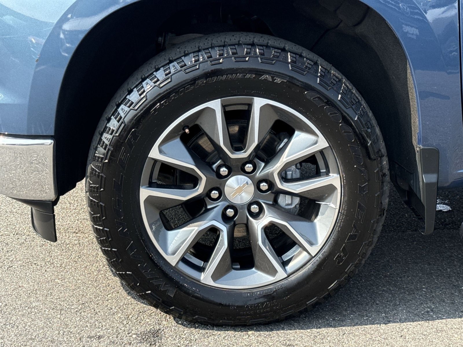 Used 2024 Chevrolet Silverado 1500 LT AWD/4WD image 12