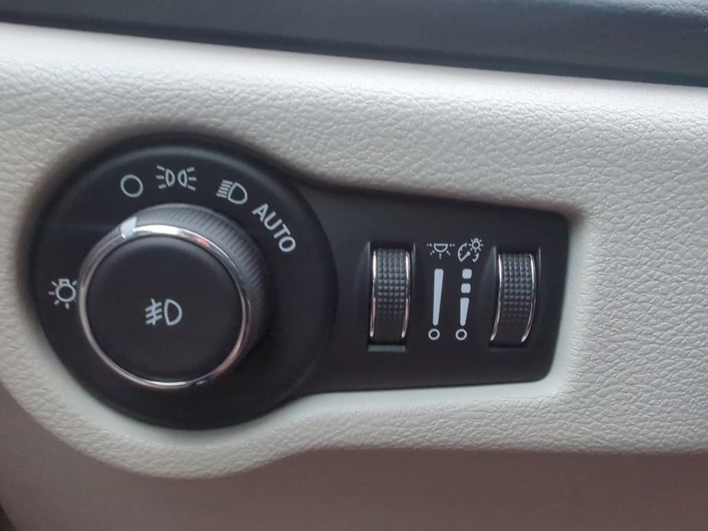 Used 2017 Chrysler Pacifica Touring Plus FWD image 29