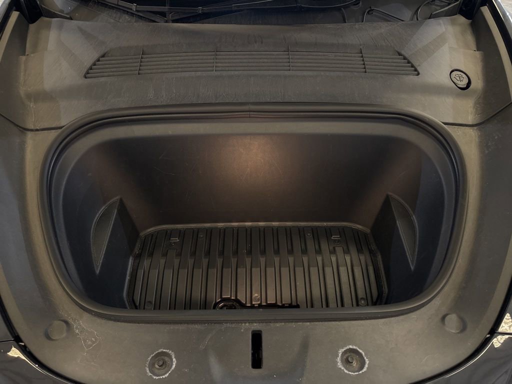 Used 2024 Tesla Model Y Long Range image 17