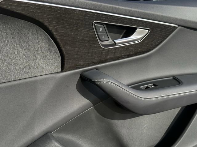 Used 2025 Audi Q7 3.0T Premium Plus image 26