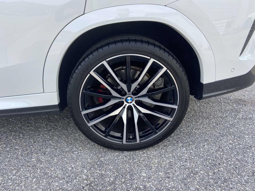 Used 2022 BMW X6 xDrive40i w/ M Sport Package AWD/4WD image 9