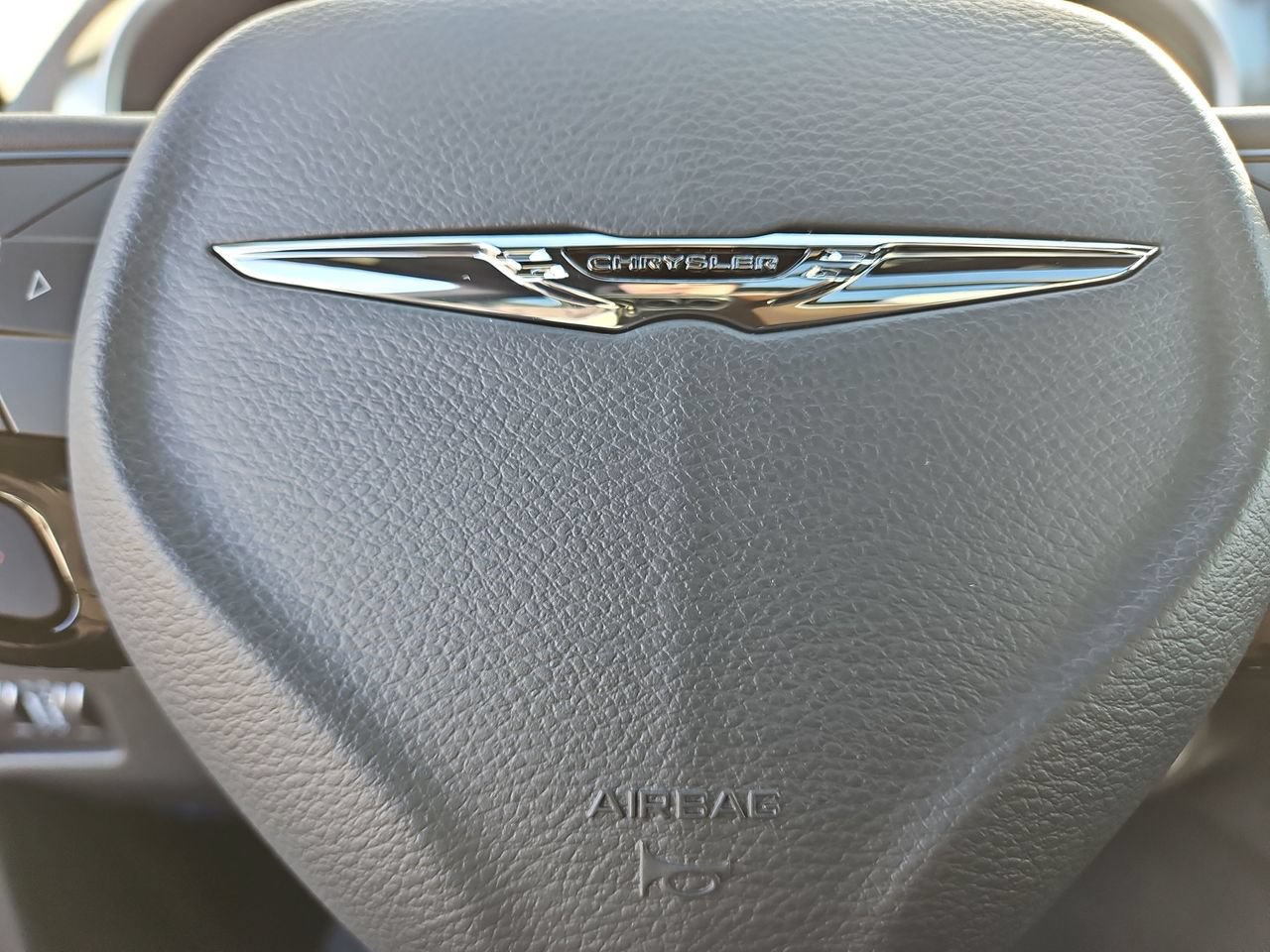 New 2026 Chrysler Pacifica Select AWD/4WD image 25