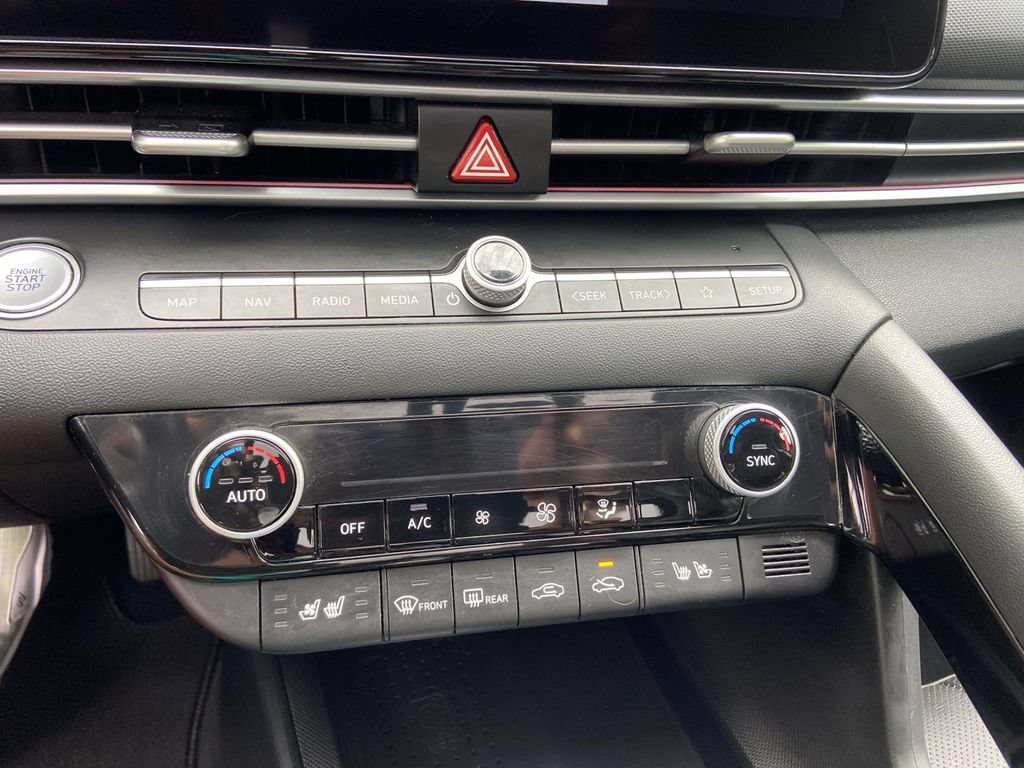 Used 2023 Hyundai Elantra Limited FWD image 25