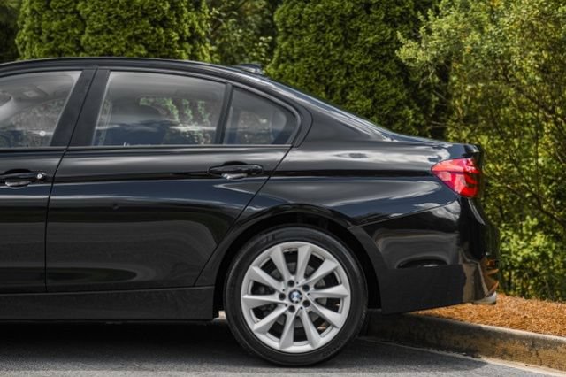 Used 2018 BMW 320i xDrive Sedan AWD/4WD image 11