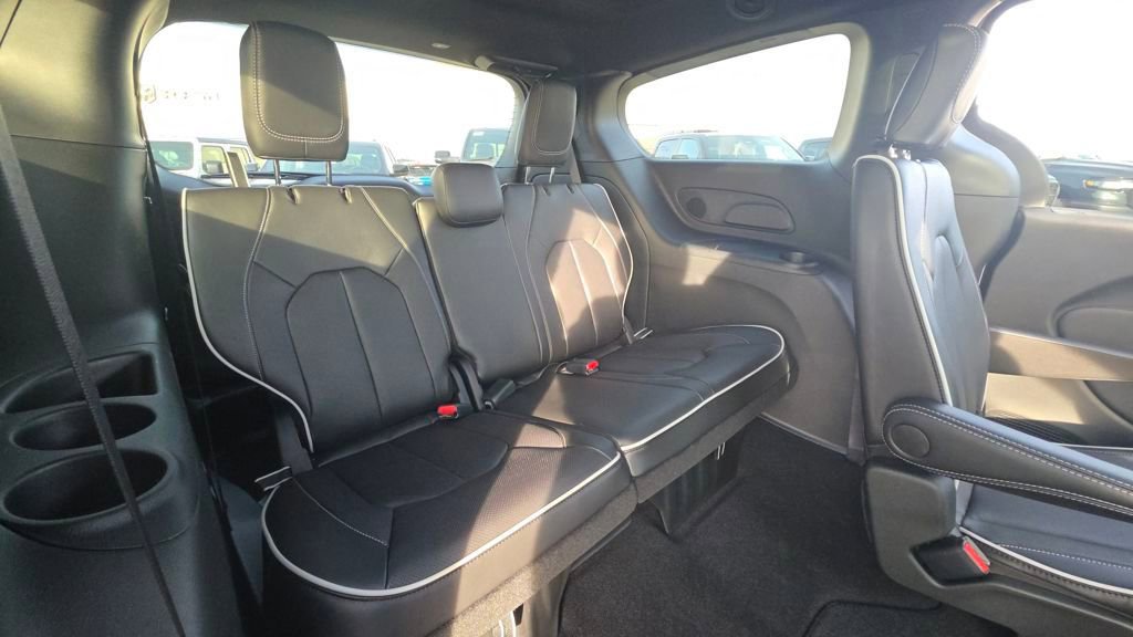 New 2026 Chrysler Pacifica Limited w/ S Appearance Package image 16