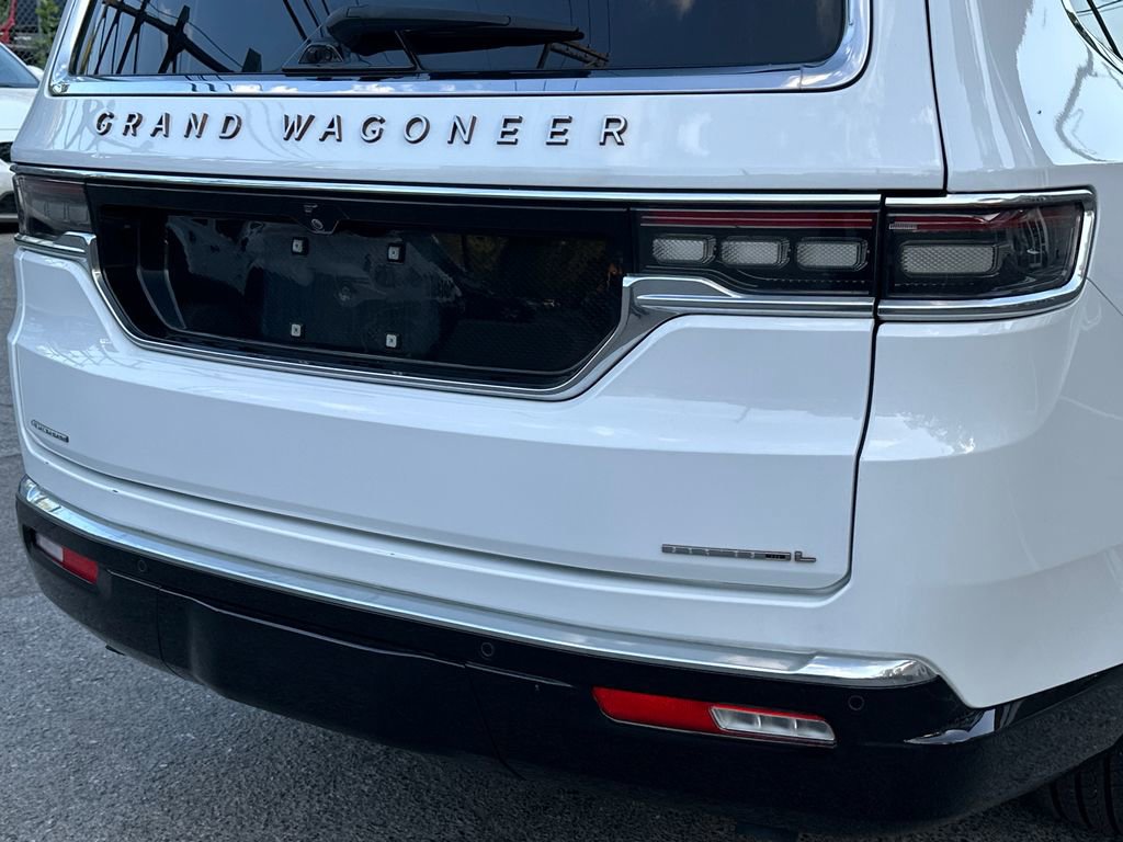Used 2023 Jeep Grand Wagoneer L Series III w/ Rear Seat Video Group 1 AWD/4WD image 5