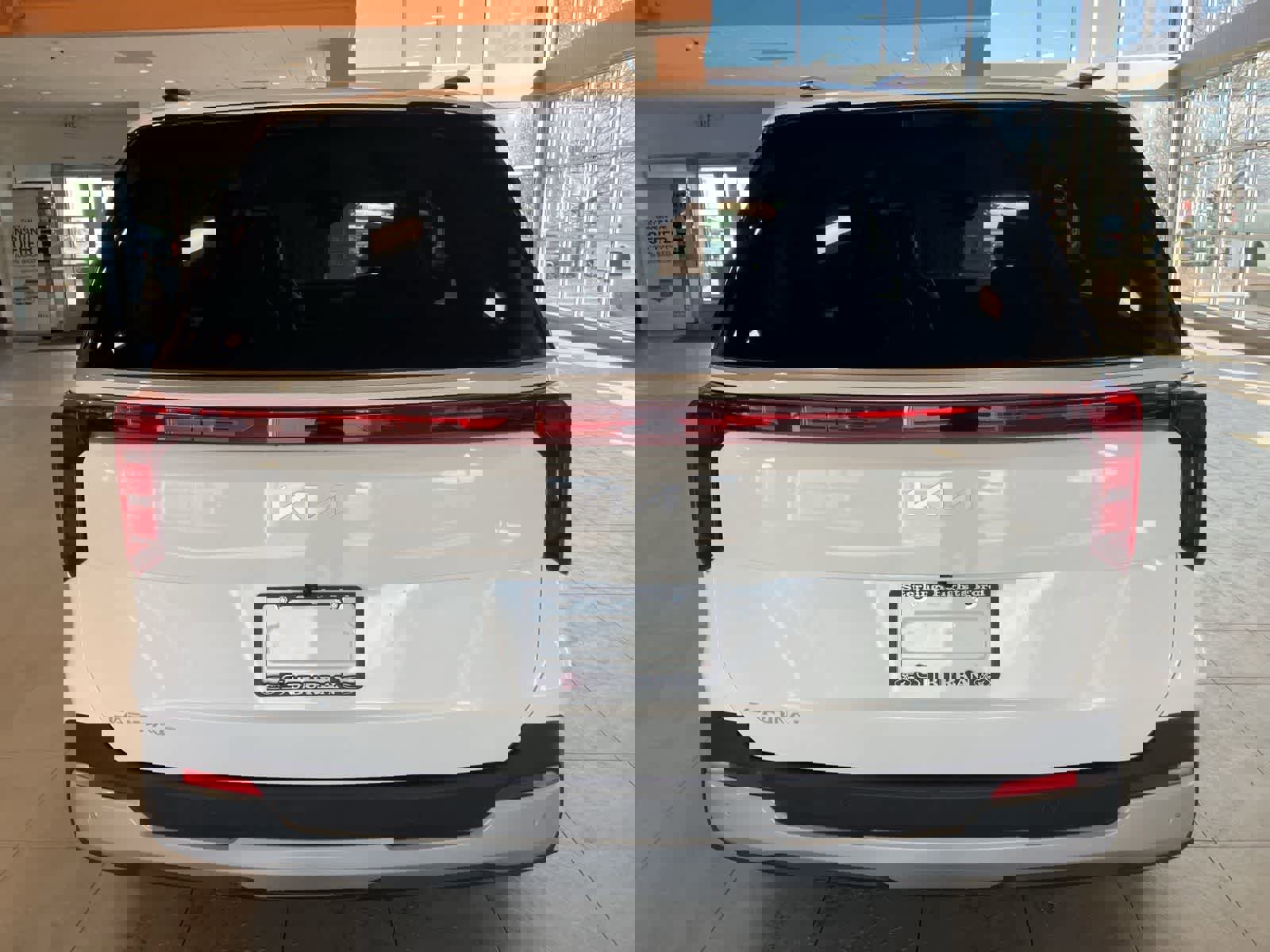 Used 2025 Kia Carnival EX image 6