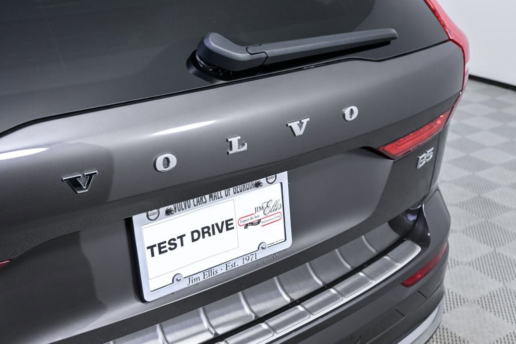Certified 2023 Volvo XC60 B5 Ultimate w/ Protection Package Premier FWD image 39