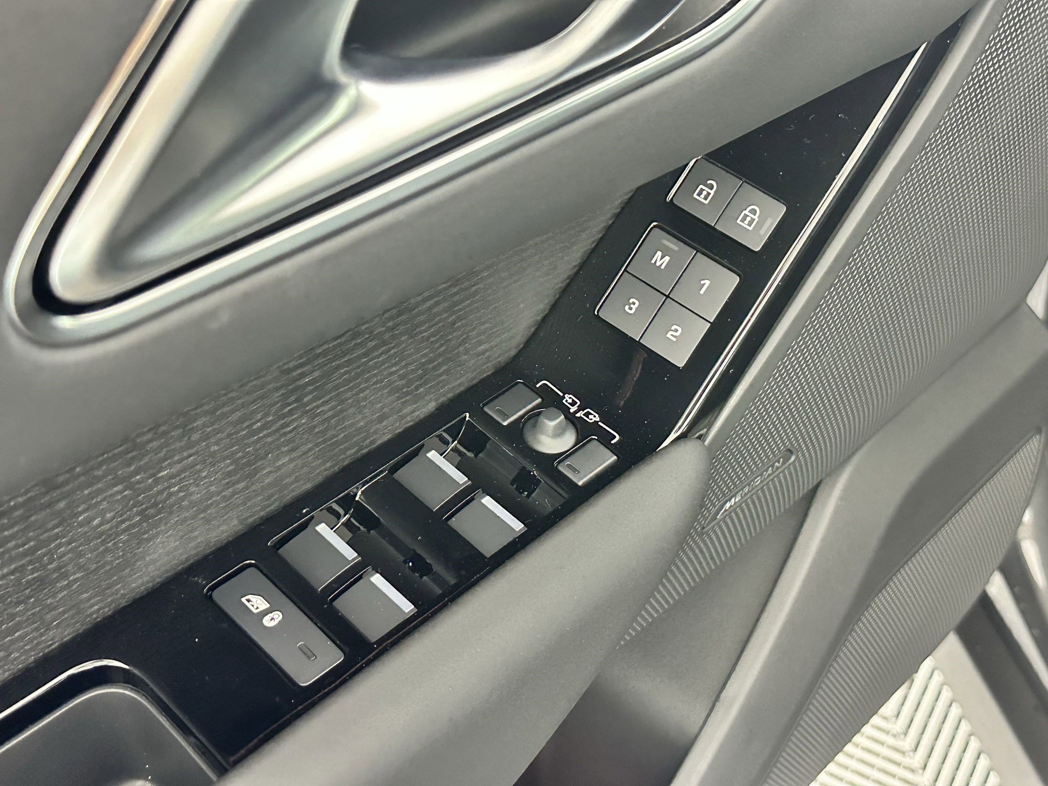 New 2026 Land Rover Range Rover Velar S image 20
