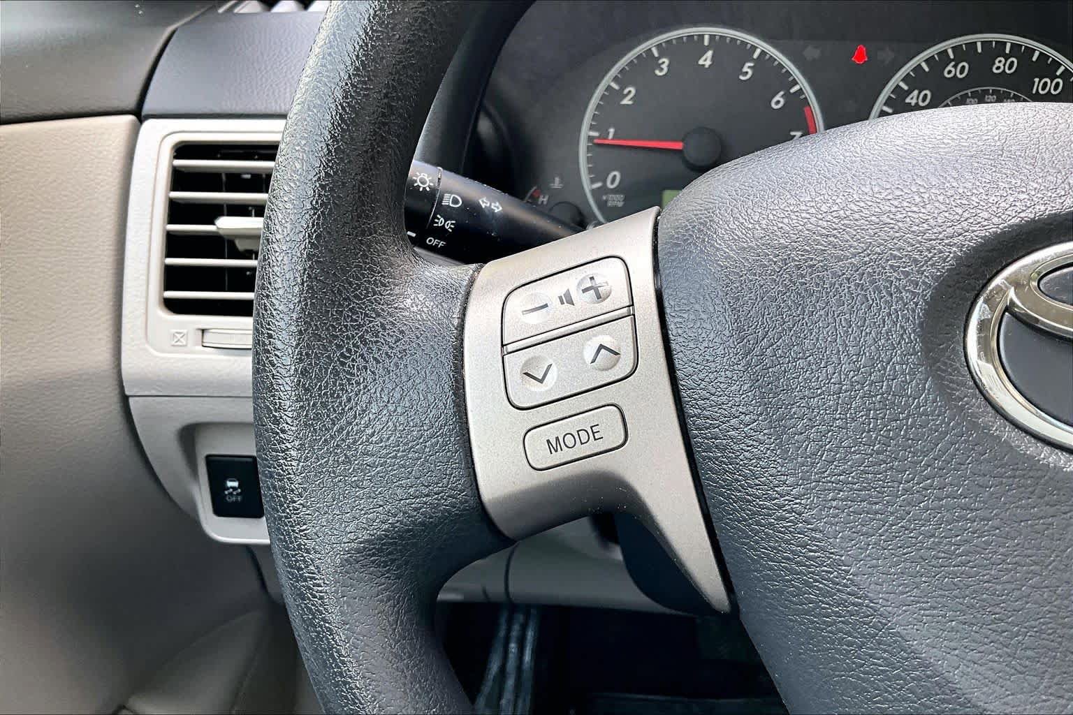 Used 2013 Toyota Corolla LE FWD image 23