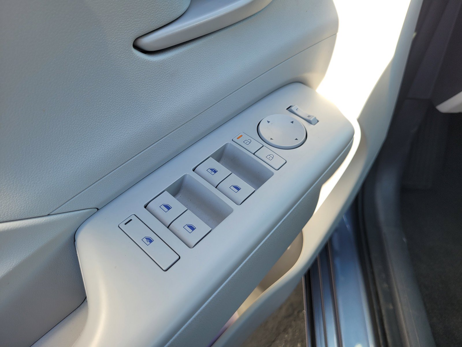 Used 2024 Hyundai Kona SEL FWD image 26
